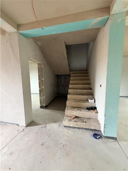 Duplex cu 5 camere cu Canalizare în Moșnița Nouă