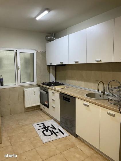 Apartament cu 3 camere decomandat, mobilat în Tei