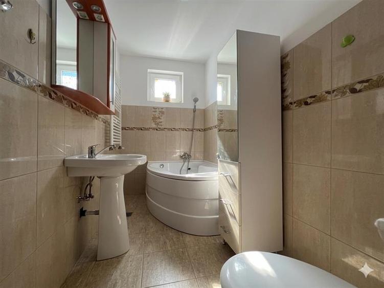 Apartament cu 2 camere nedecomandat, mobilat în Aeroport