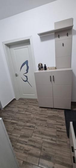 Apartament 3 camere - semidecomandat - etaj 1 - Micro 17 - 6