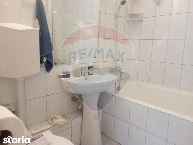 Apartament cu 3 camere semidecomandat, mobilat în Obor