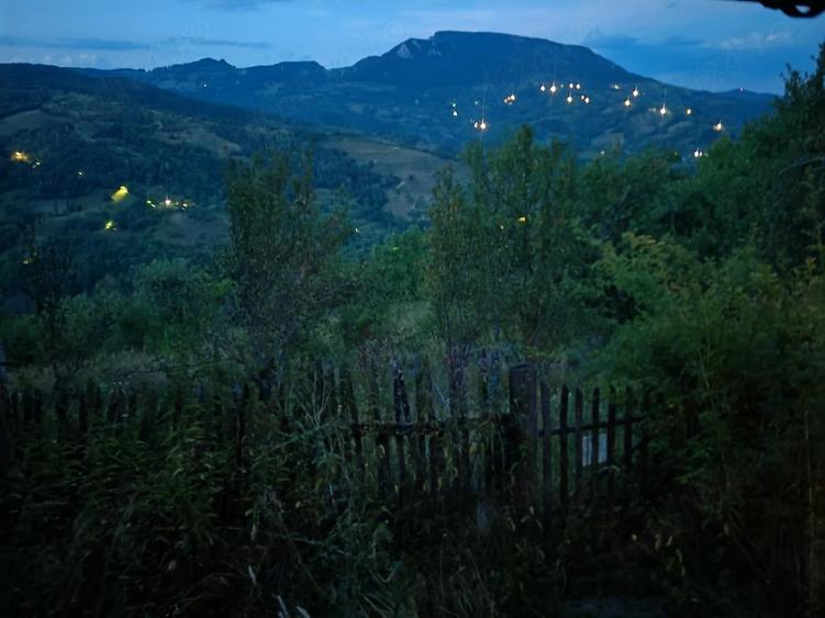Casă cu 5 camere cu Teren 23000 Mp în Blăjeni