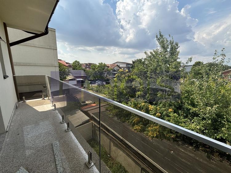 Apartament cu 3 camere în Jiului