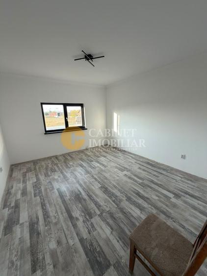 Casă individuală cu 5 camere cu Canalizare în Țuțora