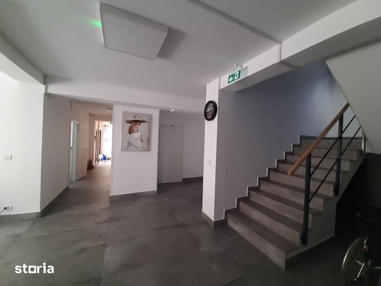 Spațiu comercial, de 730 mp, în Giroc