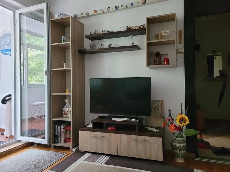 Apartament cu 2 camere semidecomandat în Democrației