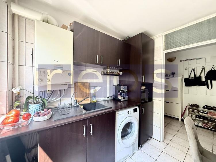 Apartament cu 3 camere semidecomandat, mobilat în Vitan