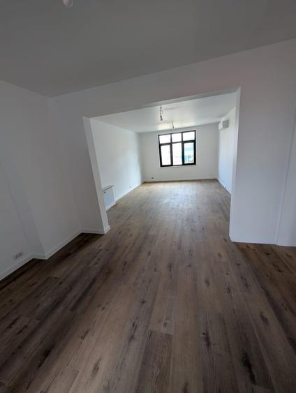 Apartament cu 5 camere decomandat în Floreasca