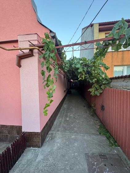 Casă individuală cu 5 camere cu Canalizare în Fratelia
