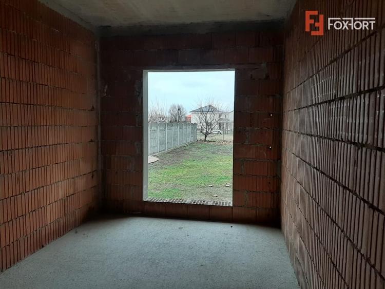 Casă individuală cu 5 camere cu Canalizare în Dumbrăvița