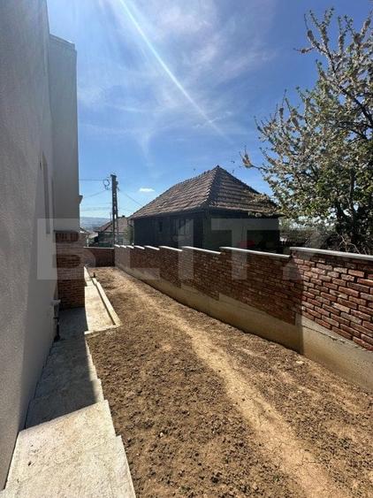 Casă individuală cu 4 camere cu Canalizare în Dâmbul Rotund