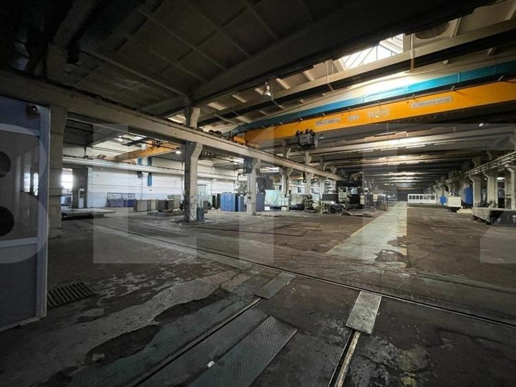 Spațiu industrial, de 1,400 mp, în Iris