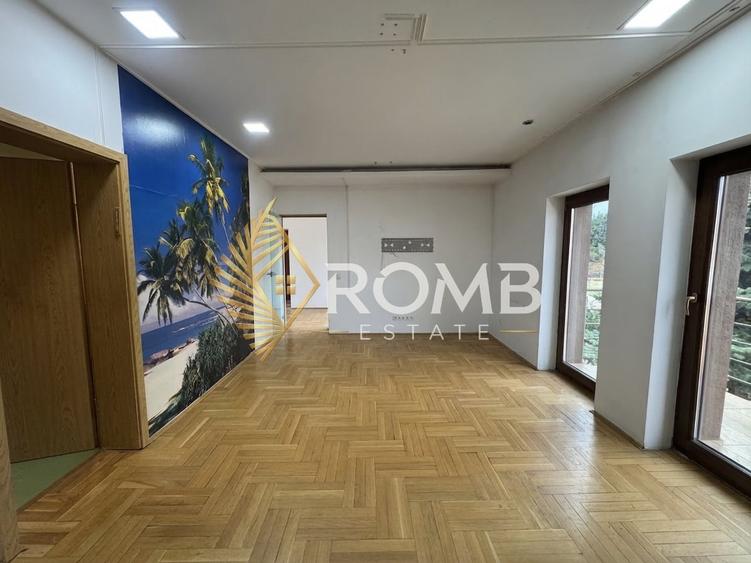 Casă individuală cu 9 camere cu Canalizare în Europa