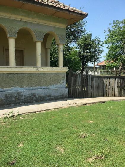 Casă cu 4 camere cu Teren 1600 Mp în Central
