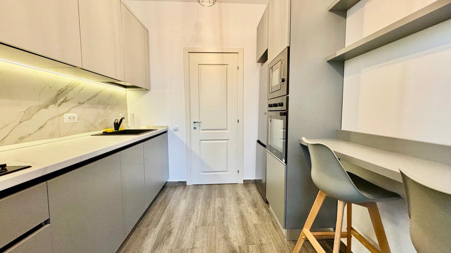 Apartament cu 2 camere decomandat în P-ta Presei Libere