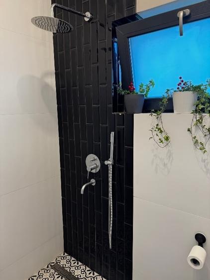 Casă individuală cu 5 camere cu Canalizare în Central