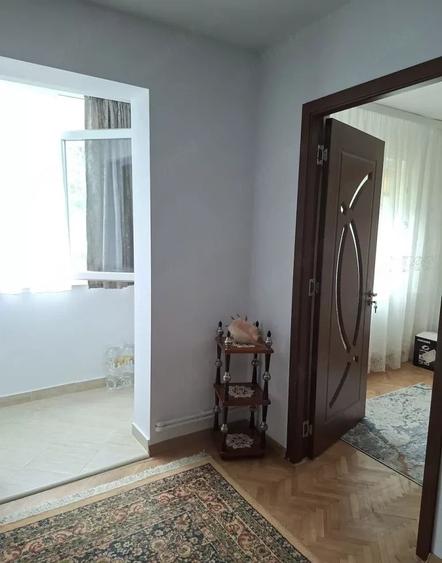Apartament cu 2 camere semidecomandat, mobilat în Tomis Nord
