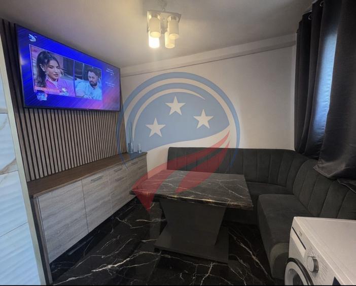 Apartament cu 3 camere decomandat în Craiovița Nouă
