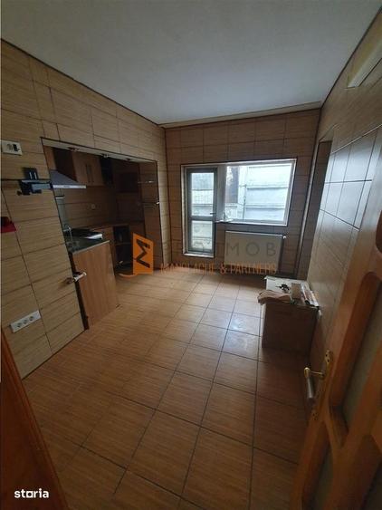 Casă cu 4 camere decomandat în Mihai Viteazu