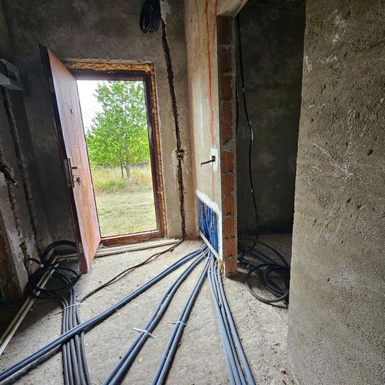 Casă cu 4 camere cu Teren 2000 Mp în Costișa