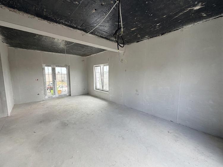 Duplex cu 4 camere cu Canalizare în Moșnița Nouă