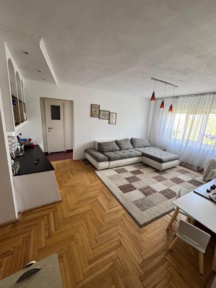 Apartament cu 4 camere decomandat, mobilat în Odobescu