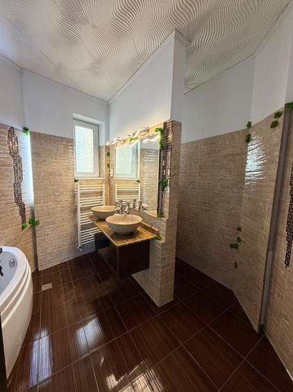 Apartament cu 4 camere semidecomandat, mobilat în Universitate
