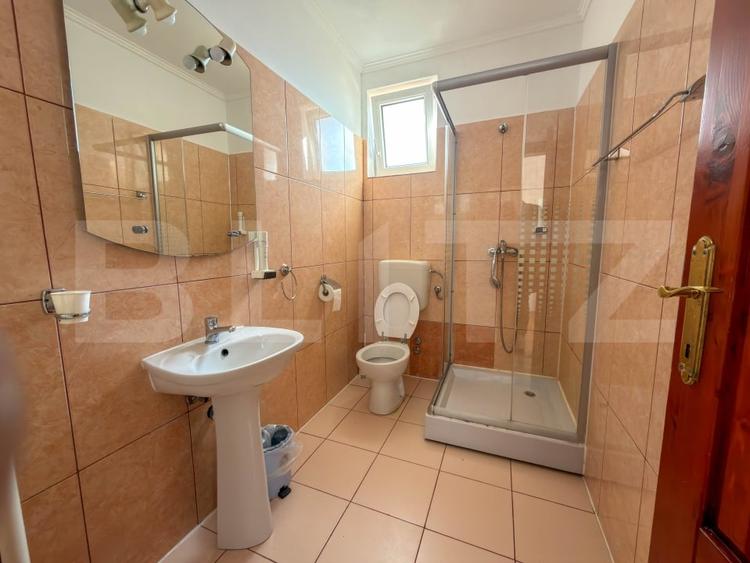 Spațiu comercial, de 1,030 mp, în Sânmartin