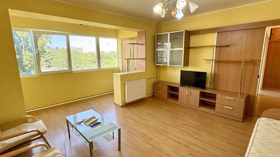 Apartament cu 3 camere semidecomandat în Gorjului