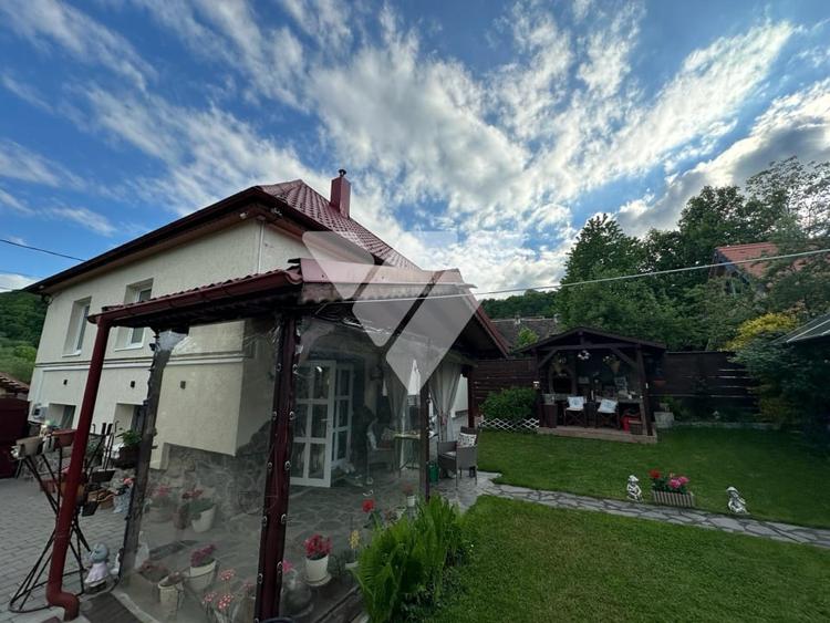 Casă individuală cu 4 camere cu Canalizare în Cisnădioara