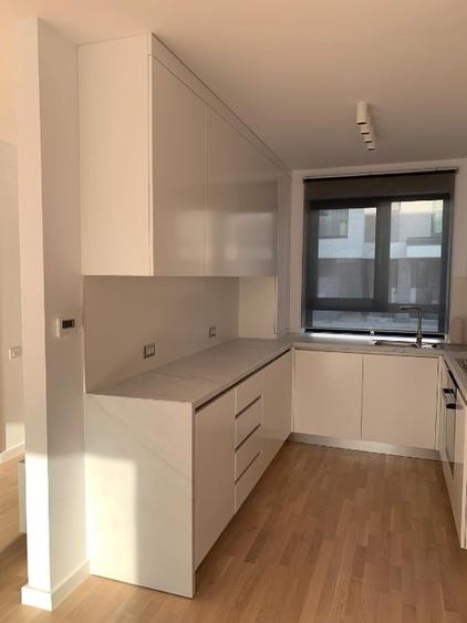 Casă cu 5 camere cu Garaj în Central