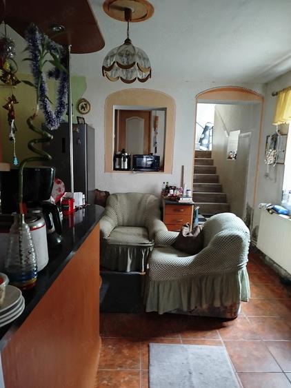 Casă cu 4 camere cu Teren 1000 Mp în Central