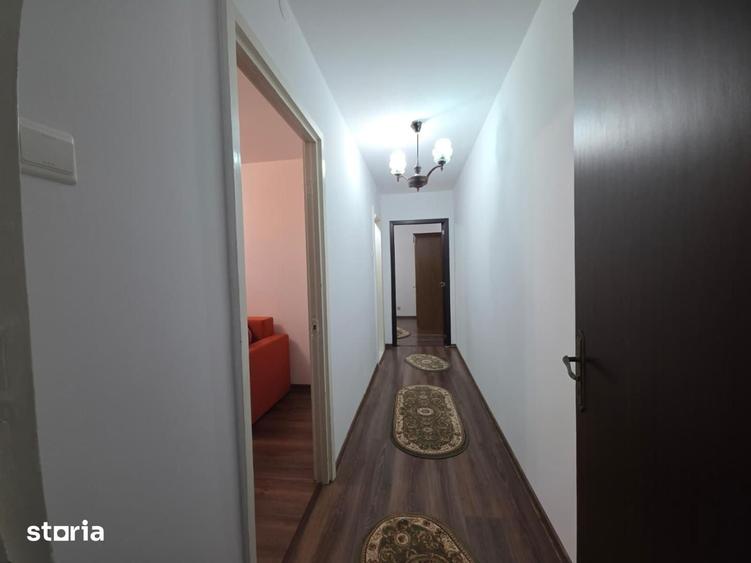 Apartament cu 3 camere semidecomandat în Dobroești