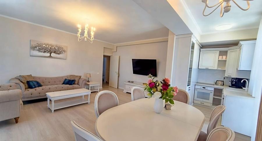 Apartament cu 3 camere decomandat, mobilat în Faleza Nord