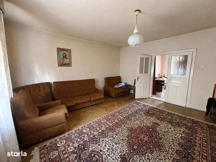 Casă cu 4 camere în Central