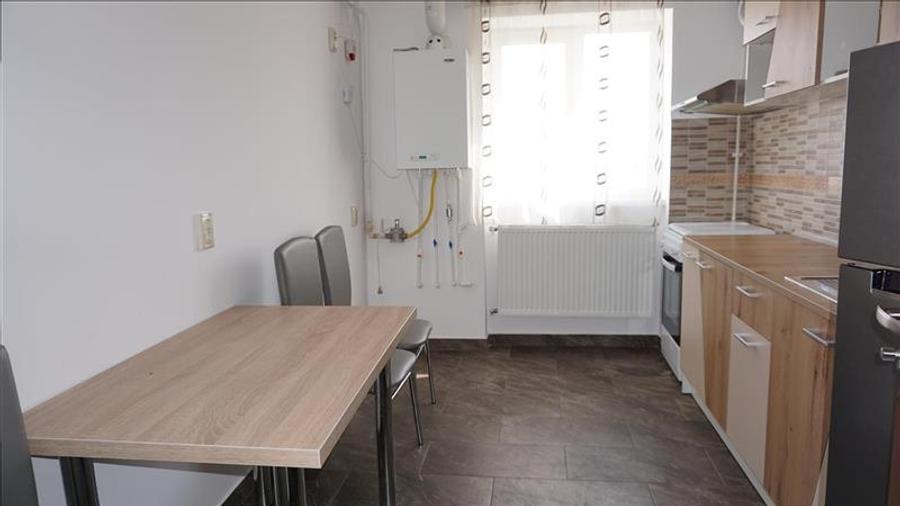 Apartament cu 3 camere decomandat în 1 Mai