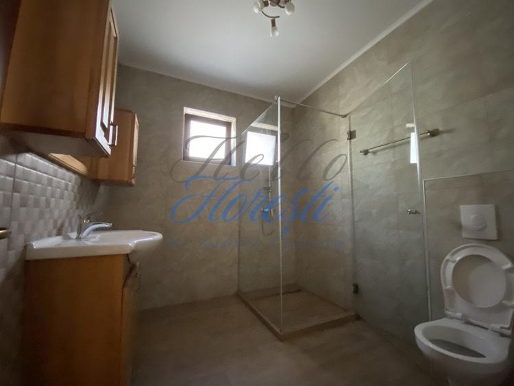 Casă individuală cu 6 camere cu Canalizare în Florești