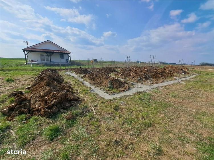 Casă cu 4 camere cu Teren 811 Mp în Biharia