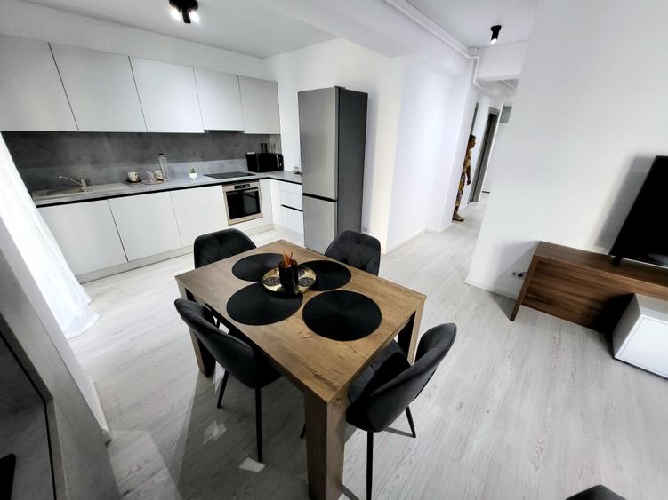 Apartament cu 3 camere decomandat în Mazepa 2