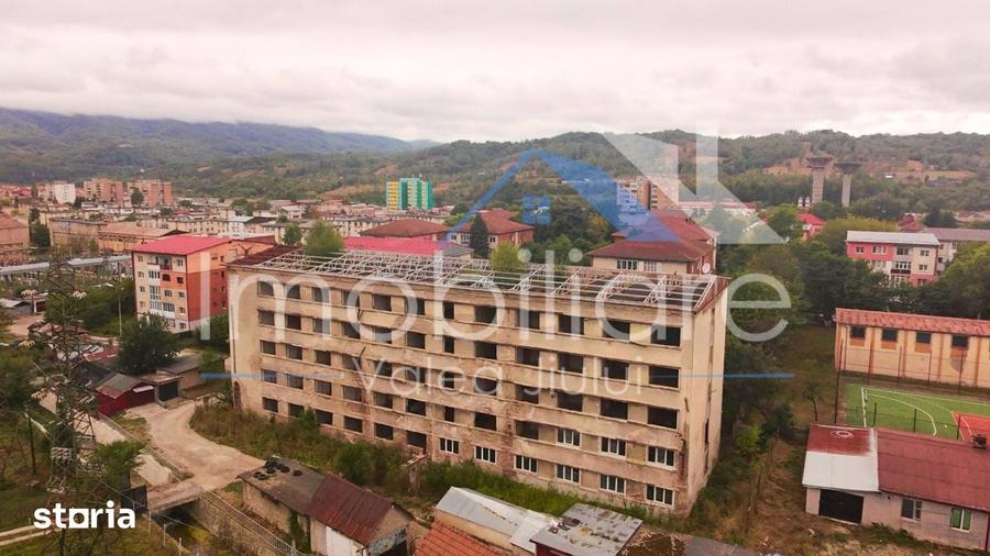 Spațiu comercial, de 3,861 mp, în Petros
