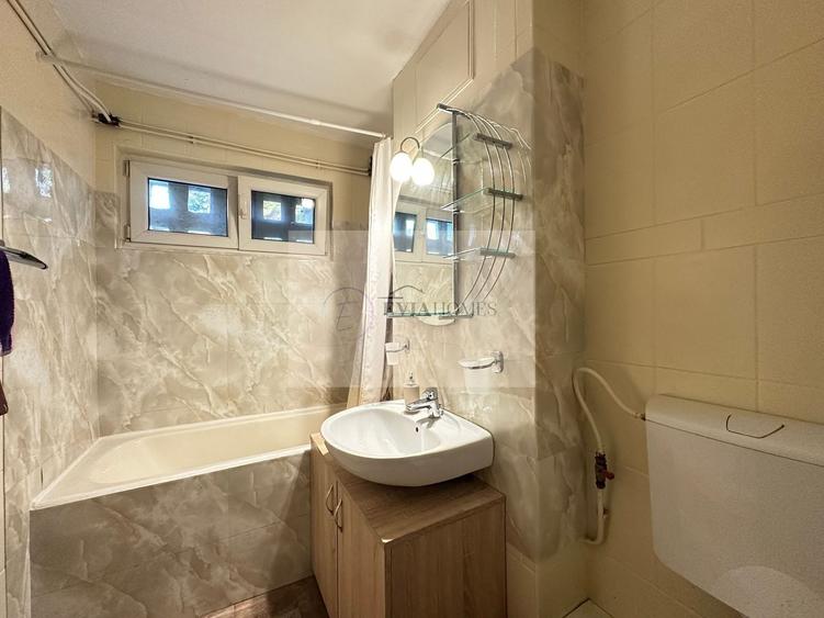 Apartament cu 3 camere semidecomandat, mobilat în Gheorgheni