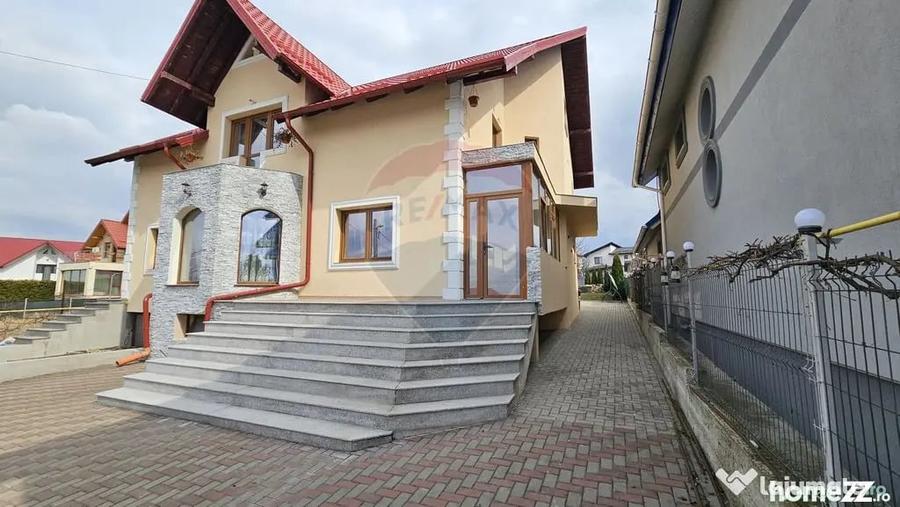 Casă cu 6 camere cu Teren 1000 Mp în Sfântu Ilie