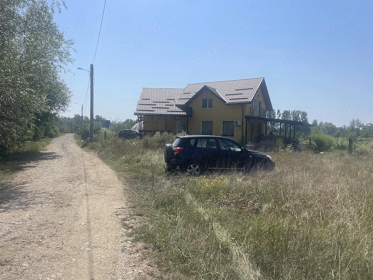 Chechis ,teren 3,55 ari,intravinal, forma triunghi, intre case ,utilitati, doar 6000 euro totul ! - 1