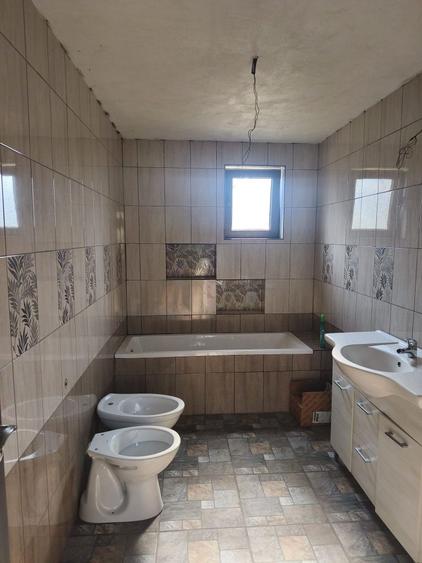 Casă cu 4 camere în Oeștii Ungureni