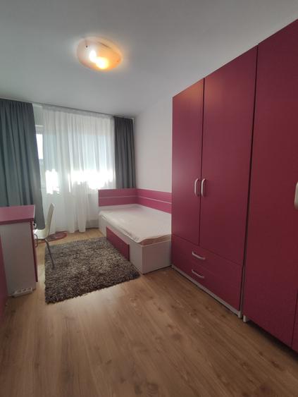 Apartament cu 3 camere decomandat în Boema