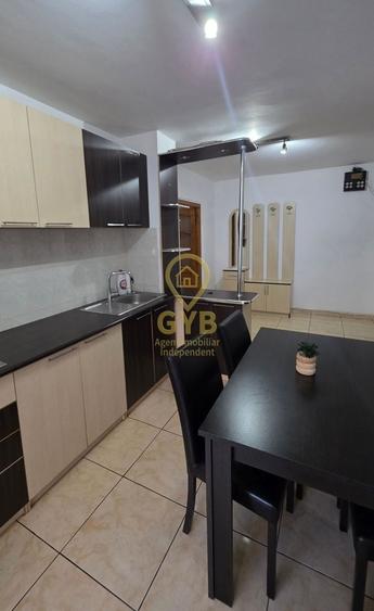 Apartament cu 3 camere decomandat, mobilat în Decebal