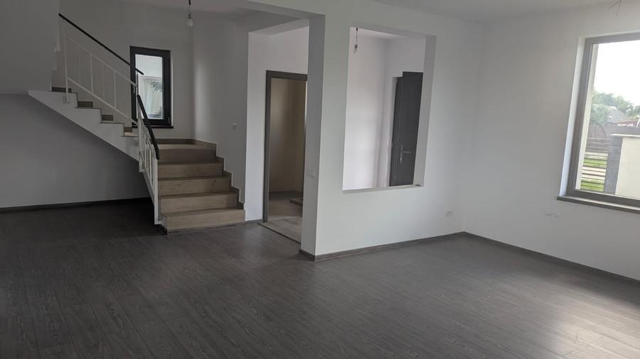 Casă individuală cu 5 camere cu Canalizare în Central