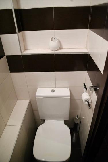 Apartament cu 3 camere semidecomandat, mobilat în Dristor