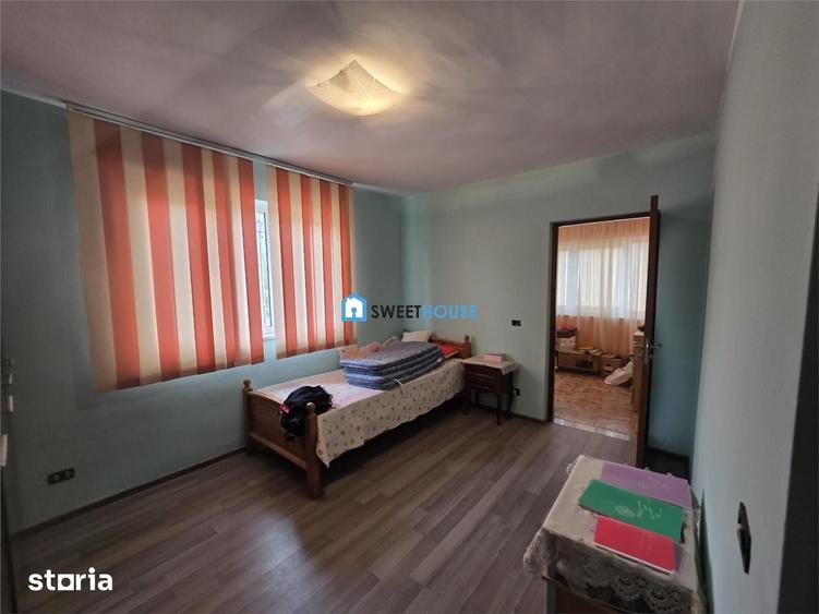 Casă cu 8 camere cu Teren 3000 Mp în Beclean