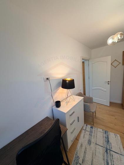 Apartament cu 3 camere semidecomandat, mobilat în Țiglina 1